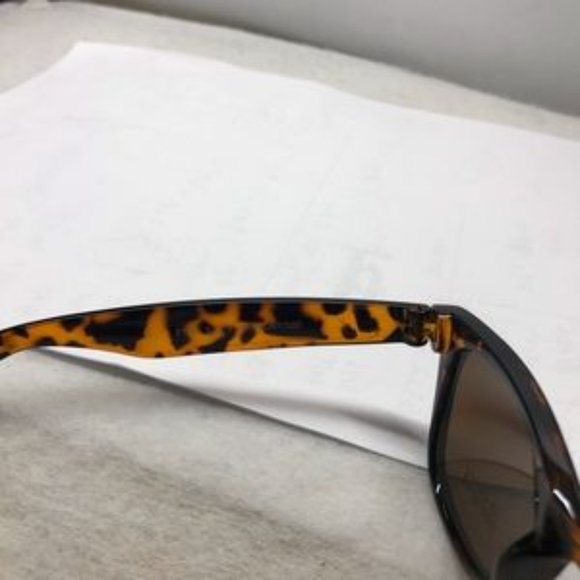 new Stryker Wayfarere style sunglass - Picture 3 of 3